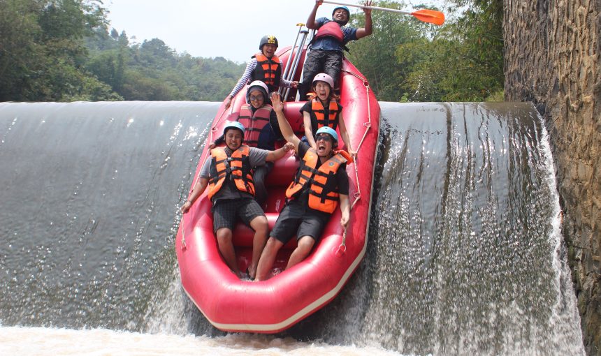 NYAWA TARUHANNYA! Jangan Pernah Coba Rafting di Cisadane Sebelum Tahu 5 Jeram Neraka Ini! (No. 3 Bikin Jantung Copot!)